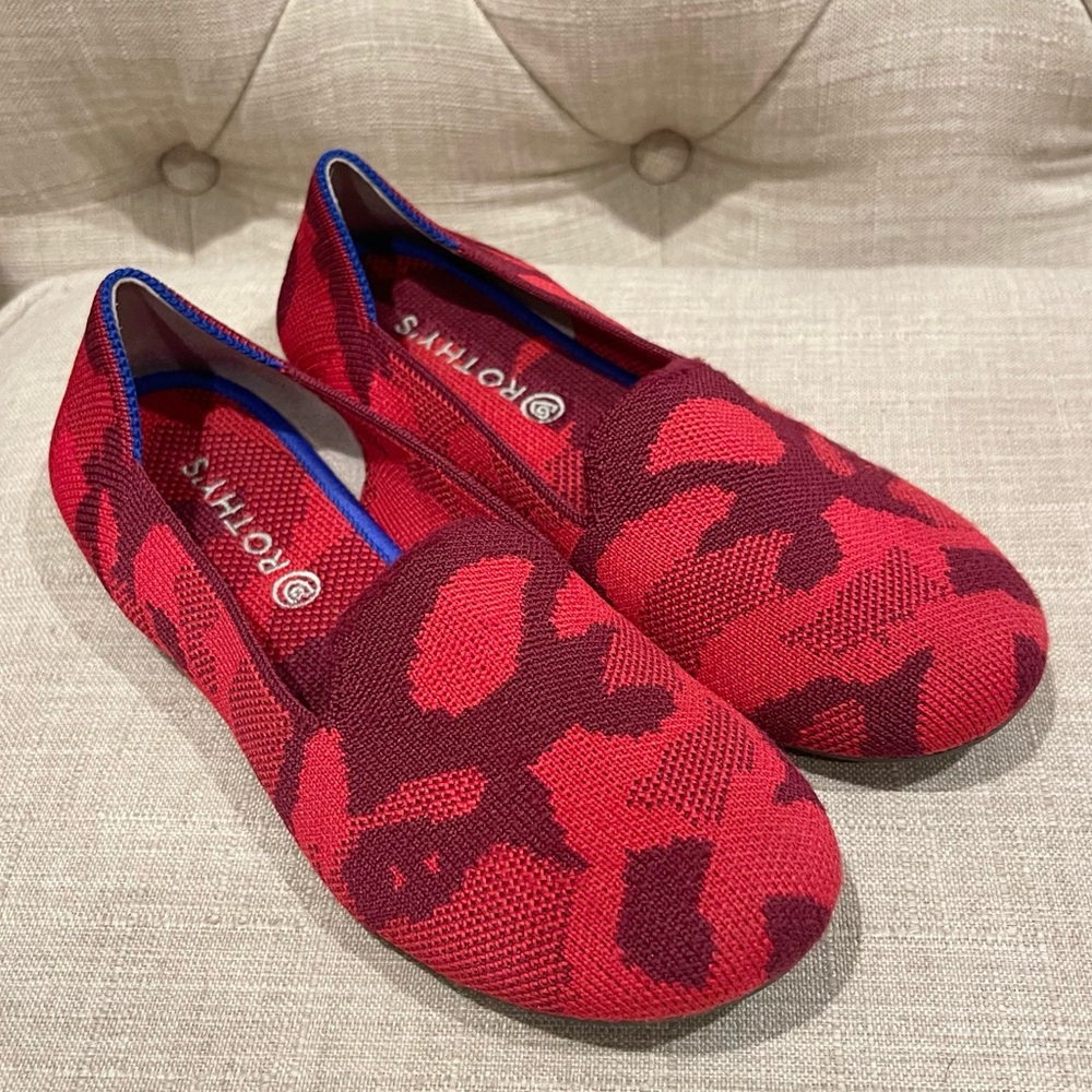 Rothy’s "The Loafer"  Kids Red Camo. Size 3.